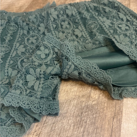 Maurice’s SMALL green lace shorts, lined - Picture 13 of 13